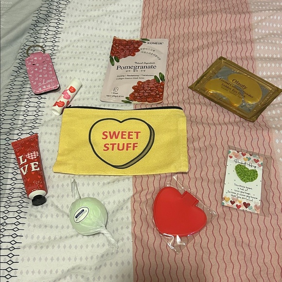 Valentine’s Beauty Bundles (Choose 1) 9 pieces - Picture 9 of 17